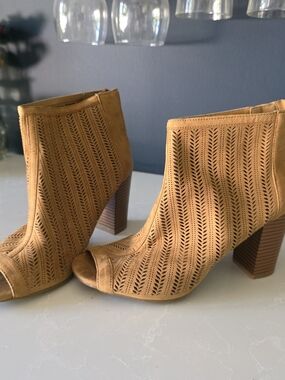 Apt. 9 Tan Perforated Peep-Toe Block Heel Booties